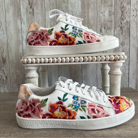 Johnny Was Shoes - Johnny Was White Floral Embroidered Low Top Sneakers Cottage Womens 6-6.5